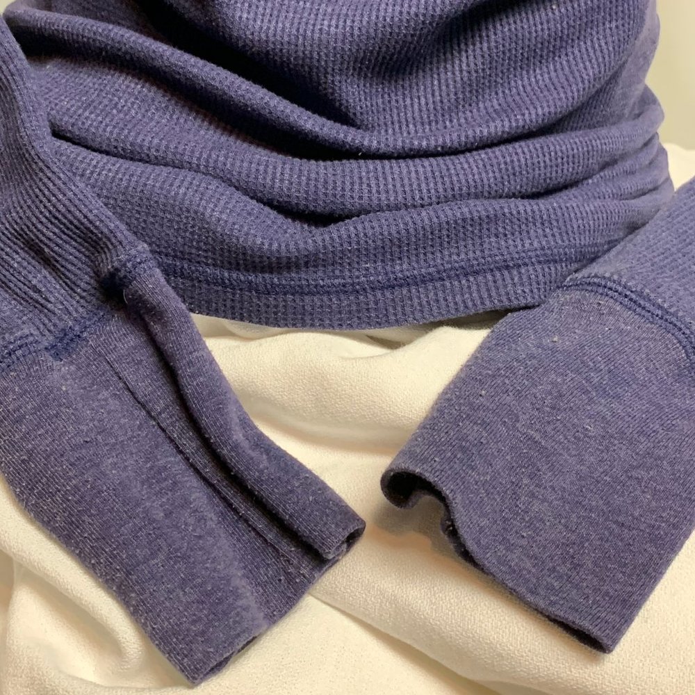 Old Navy M blue fitted stretch long sleeve T